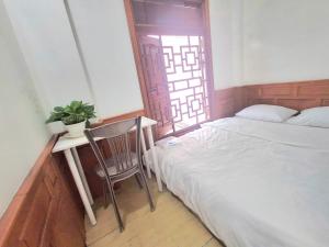 Nice 1BR Plus Apart Private Kitchen At 2nd Floor Near Canal