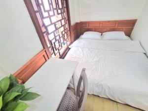 Nice 1BR Plus Apart Private Kitchen At 2nd Floor Near Canal