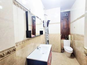 Nice 1BR Plus Apart Private Kitchen At 2nd Floor Near Canal