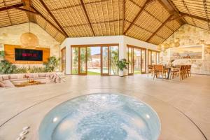 Villa El Gaucho: Brand New 9BDR Prime Location