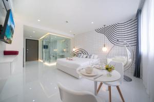 NEW! Utopia Dream Studio M611-pool, gym, beaches
