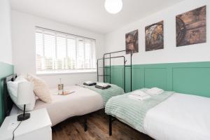 Open Mind Property - Hot Tub Retreat Sleeps 9
