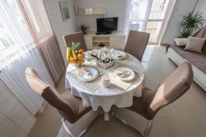 Batur Pool Apartments