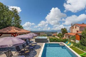 Villa Natali With Pool And Sea View - Happy Rentals