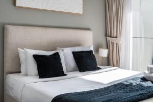 GuestReady - 1BR | Pool View | Downtown Access