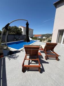 Lucija Apartmani with Pool