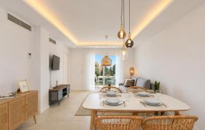 Riviera del Sol, walking distance to the beach