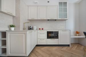 Luxury Apartments with Balconies and Air-Conditioning by Renters Prestige