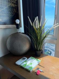 Cozy Studio Overlooking the City