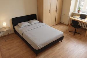 Spacious 130m2 4-Bedroom Apartment for 8 - Ģertrūdes Street Central