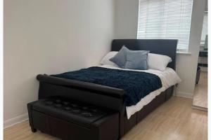 4 Bedroom House Sleeps 8 - Private Garden