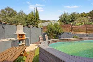Apartamento con jardín y piscina