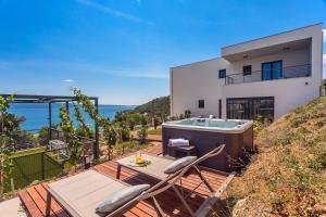 Seaview holiday home Lemona