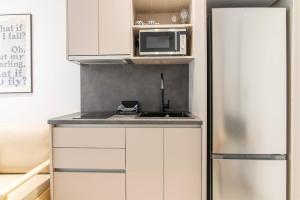 Jess Modern Studio with Balcony & Close to Monastiraki and Gazi