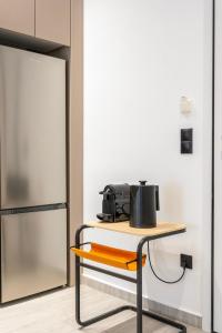 Jess Modern Studio with Balcony & Close to Monastiraki and Gazi