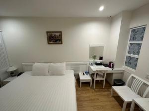 Ngan Ha Hotel - Ben Thanh Central