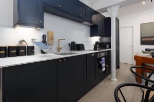 Flatzy City Centre Retreat Sleeps 8 2 baths