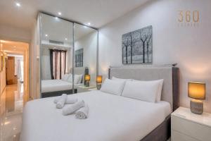 Stylish 2 Bedroom Apartment with Balcony Steps to Sliema Seafront