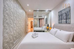 Stylish 2 Bedroom Apartment with Balcony Steps to Sliema Seafront