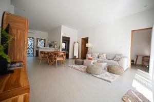 Villa Mendi - New 3-Bedroom Pool Villa, Sleeps 7