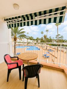 Sunny Beach & Pool Apartment, Las Americas