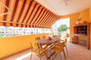 Itadhome - Coral Beachside with pool and private parking