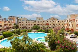 Itadhome - Coral Beachside with pool and private parking