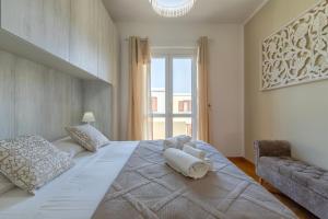 Itadhome - Coral Beachside with pool and private parking