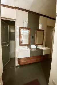 Family Comfort Suite 2 Queen Beds and Sofa