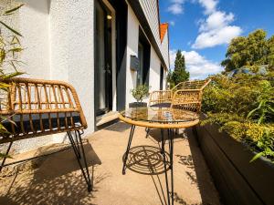 Studio premium, à 50m du Lac dArdres avec terrasse