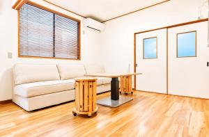 Japanese Tatami House Private Whole House Near Asakusa & Skytree 5-min Walk to Station Quiet Residential Area Great Airport Access Perfect for Families
