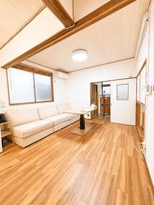 Japanese Tatami House Private Whole House Near Asakusa & Skytree 5-min Walk to Station Quiet Residential Area Great Airport Access Perfect for Families
