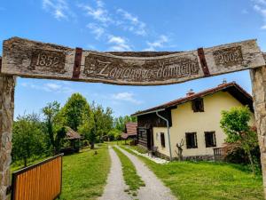 Home in Heaven I Historical Log House