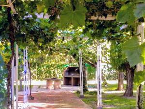 De Barro y Caña - Casa quinta con gran parque y piscina en zona privilegiada