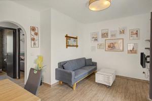 Apartamento con jardín y piscina