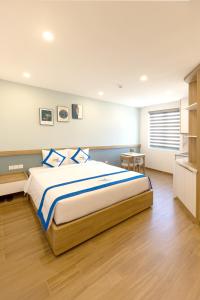 Sunny Hotel 2