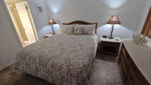 2br White Sands Village condo right at the beach