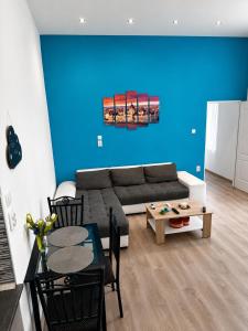 Elza House