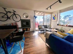 Depto boutique, vista al mar, piscina y chimenea