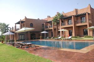 Luxury Private Villa with Pool & Palm Garden