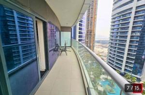 Stay Royal Holiday Homes - DAMAC Towers by Paramount, Business Bay - Near Burj Khalifa & Dubai Mall - 18th Floor Pool View - Dubai