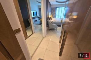 Stay Royal Holiday Homes - DAMAC Towers by Paramount, Business Bay - Near Burj Khalifa & Dubai Mall - 18th Floor Pool View - Dubai