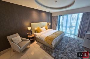 Stay Royal Holiday Homes - DAMAC Towers by Paramount, Business Bay - Near Burj Khalifa & Dubai Mall - 18th Floor Pool View - Dubai