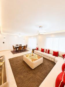 Luxury comfort near train station and sea