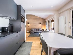Appartement duplex rénové au centre, idéal pour famille, 2 chambres, 4-5 pers - FR-1-518-90