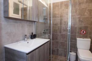 Refined 1 Bd Home in Athens Kolonaki