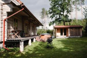 Quiet Log House Getaway in Nature