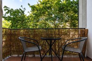 Spacious Apartment with Green Balcony - Old Town