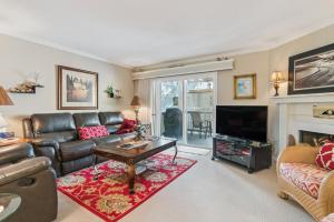 Coastal St Simons Retreat - Private Patio & Bonus Suite