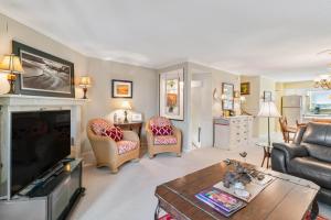 Coastal St Simons Retreat - Private Patio & Bonus Suite